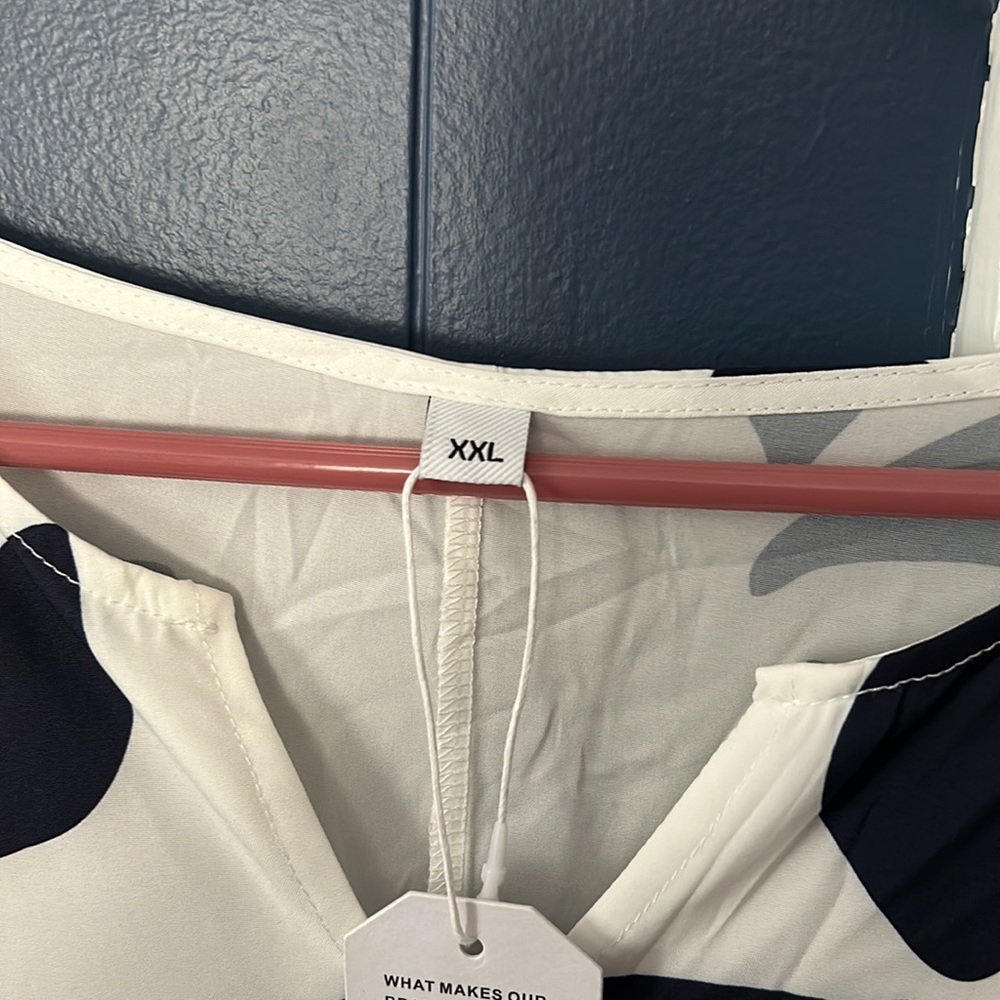 White and blue dress with pockets, size 2XL, never been worn - Picture 2 of 3